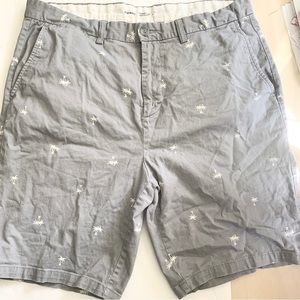 Old Navy Ultimate Slim Built-in Flex Palm Tree Shorts